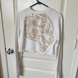 Darc sport White Long Sleeve Crop Top with Lion Graphic